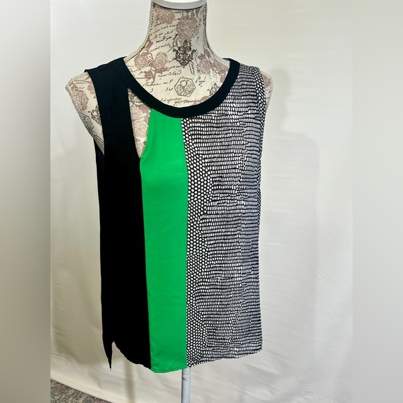 🛍️ BCBG MAX AZRIA Black and green with abstract print sleeveless blouse size S. - Picture 7 of 10